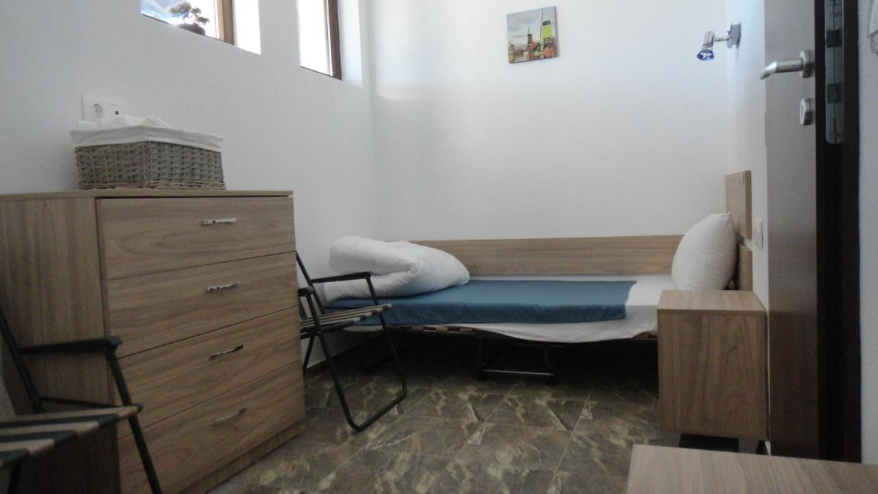 Guest House Hasiendata พาเวลบันยา ภายนอก รูปภาพ