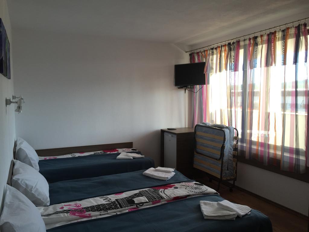 Guest House Hasiendata พาเวลบันยา ภายนอก รูปภาพ