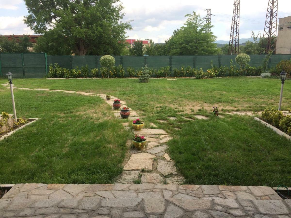 Guest House Hasiendata พาเวลบันยา ภายนอก รูปภาพ